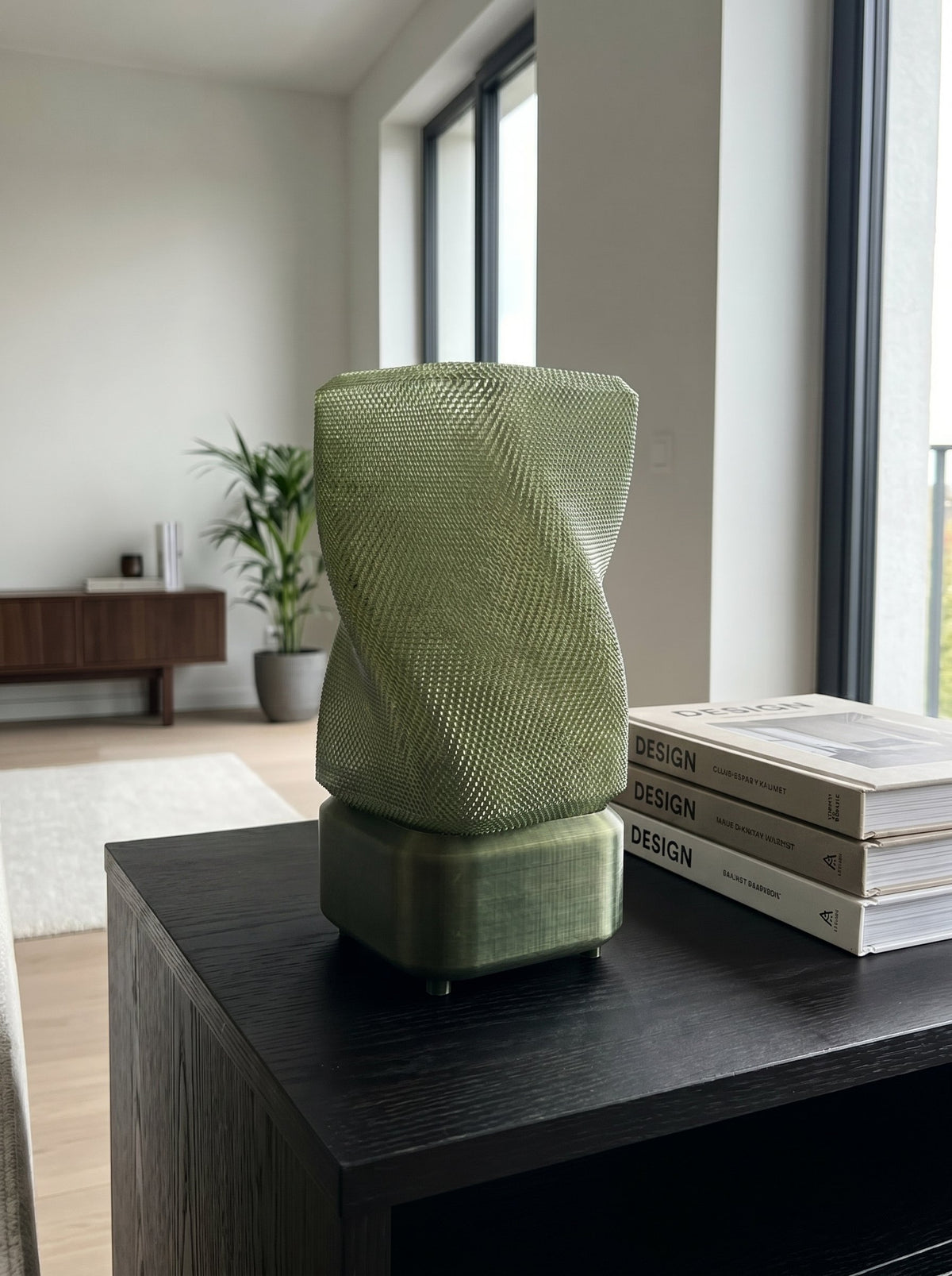 Lámpara de mesa Hara color Oliva en un ambiente decorado, foto 4 — Arvalla Studio Ecuador