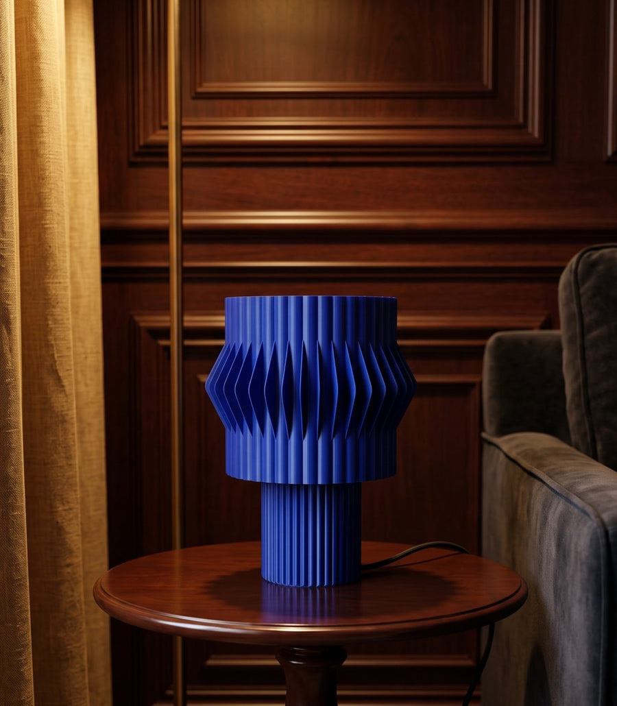 Lámpara de mesa Kyro color Blue en un ambiente decorado, foto 2 — Arvalla Studio Ecuador