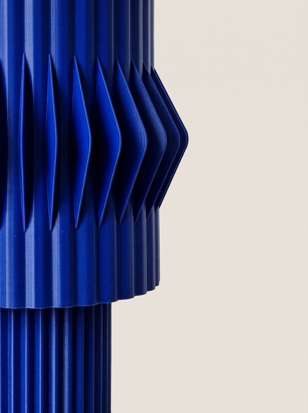 Lámpara de mesa Kyro color Blue, vista de producto 3 — Arvalla Studio Ecuador