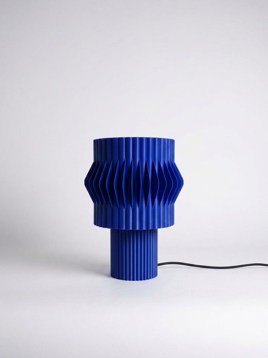 Lámpara de mesa Kyro color Blue, vista de producto 4 — Arvalla Studio Ecuador
