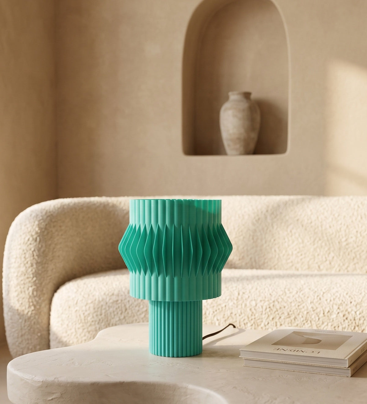 Lámpara de mesa Kyro color Cielo en un ambiente decorado, foto 1 — Arvalla Studio Ecuador