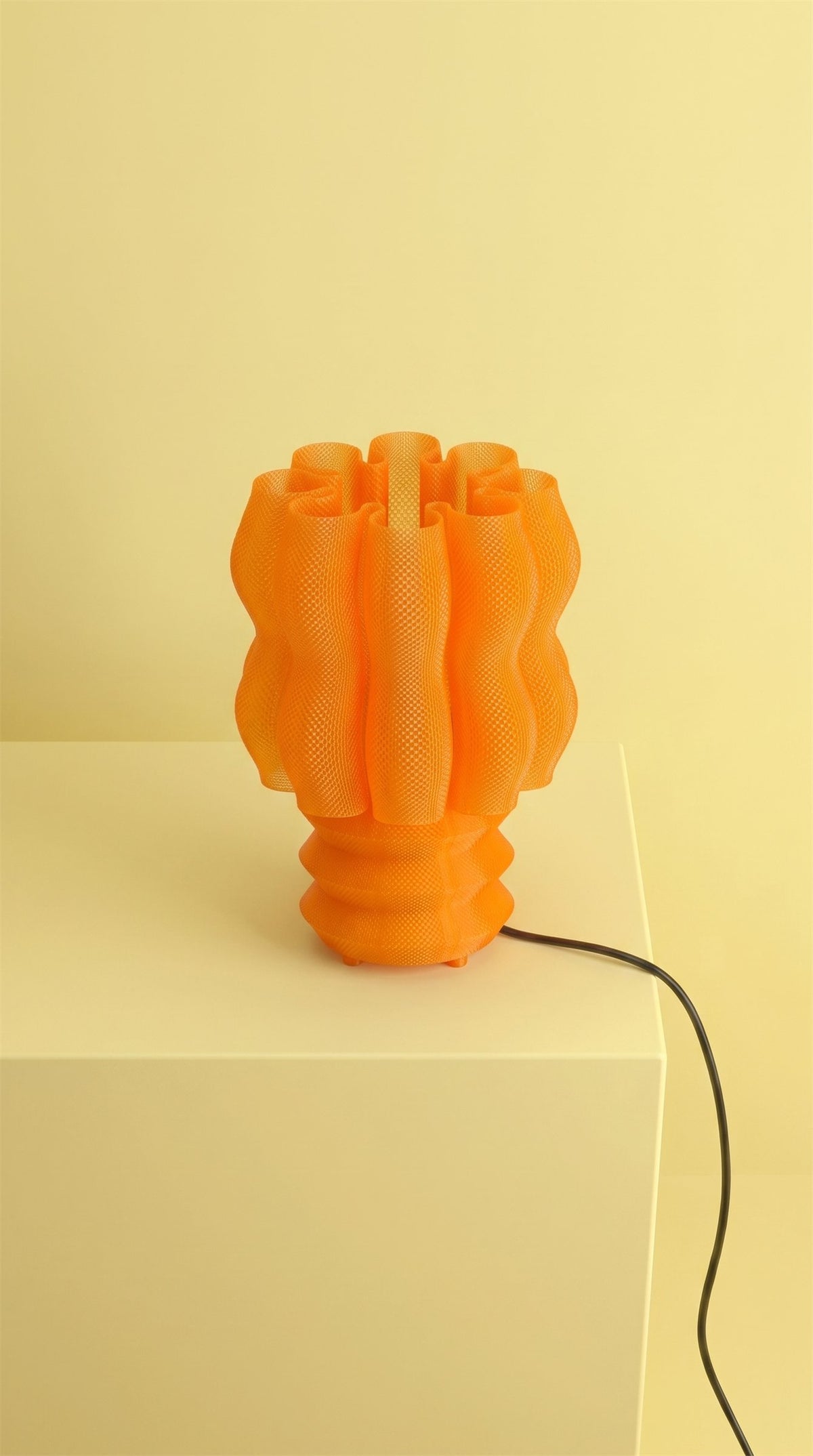 Lámpara de mesa Núa color Miel, vista de producto 2 — Arvalla Studio Ecuador