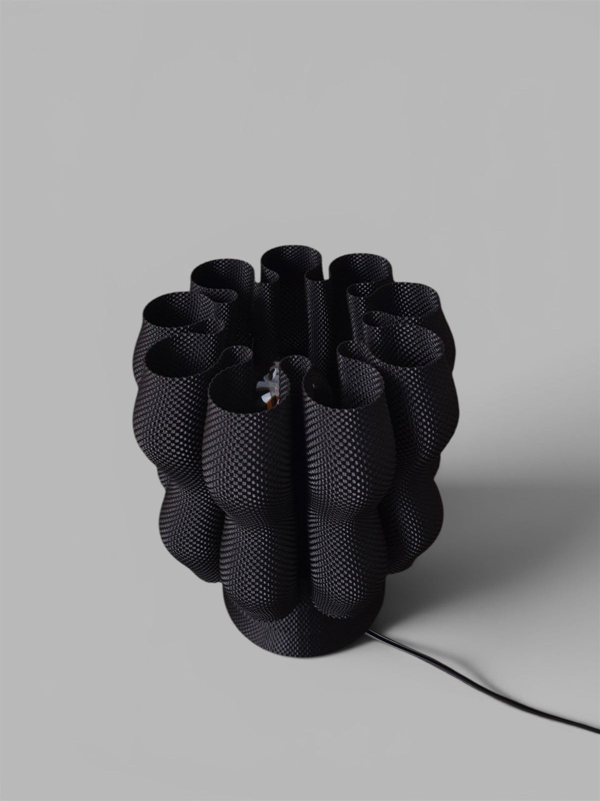 Lámpara de mesa Núa color Negro, vista de producto 2 — Arvalla Studio Ecuador