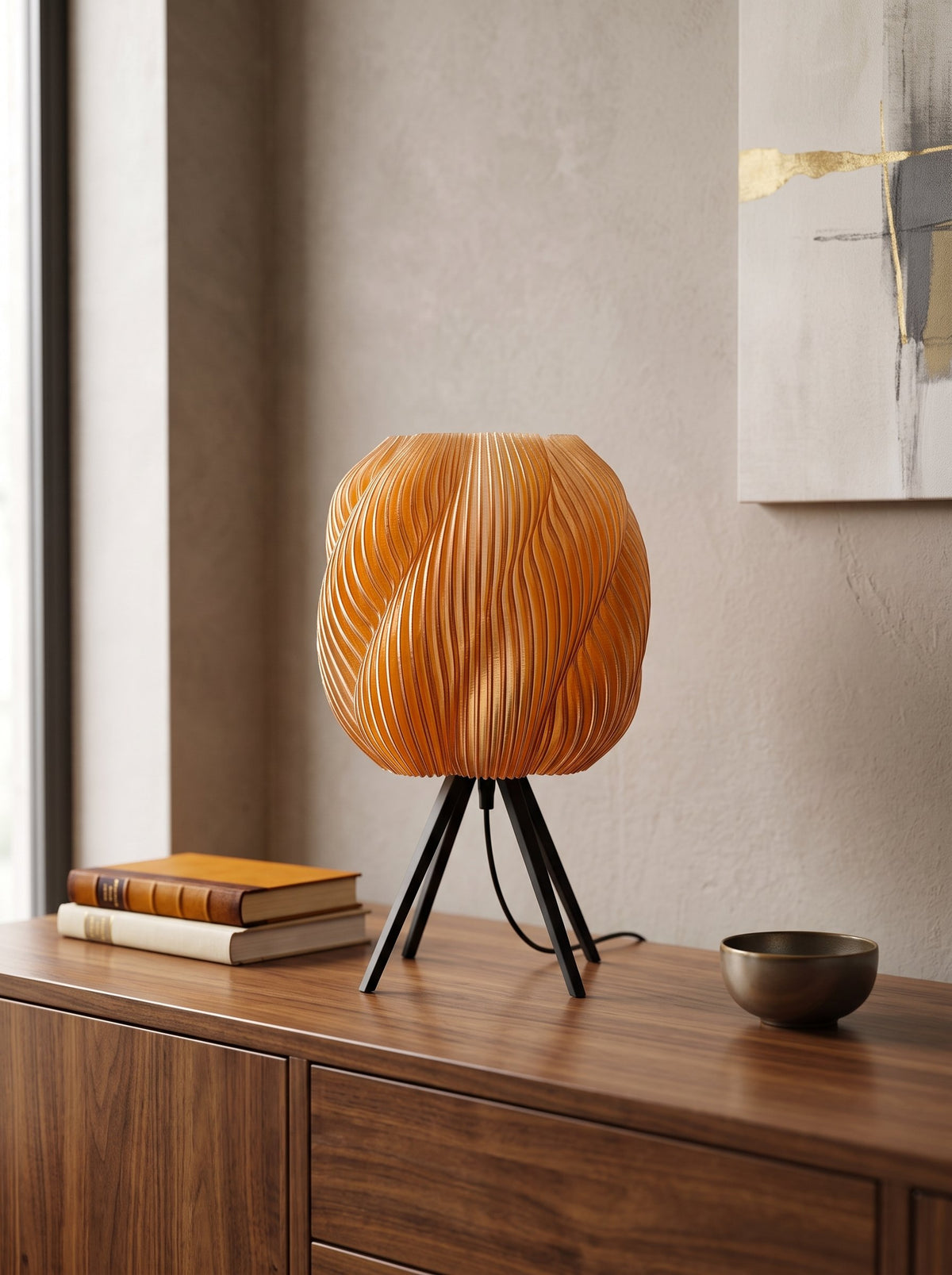 Lámpara de mesa Zúa color Caramelo en un ambiente decorado, foto 2 — Arvalla Studio Ecuador