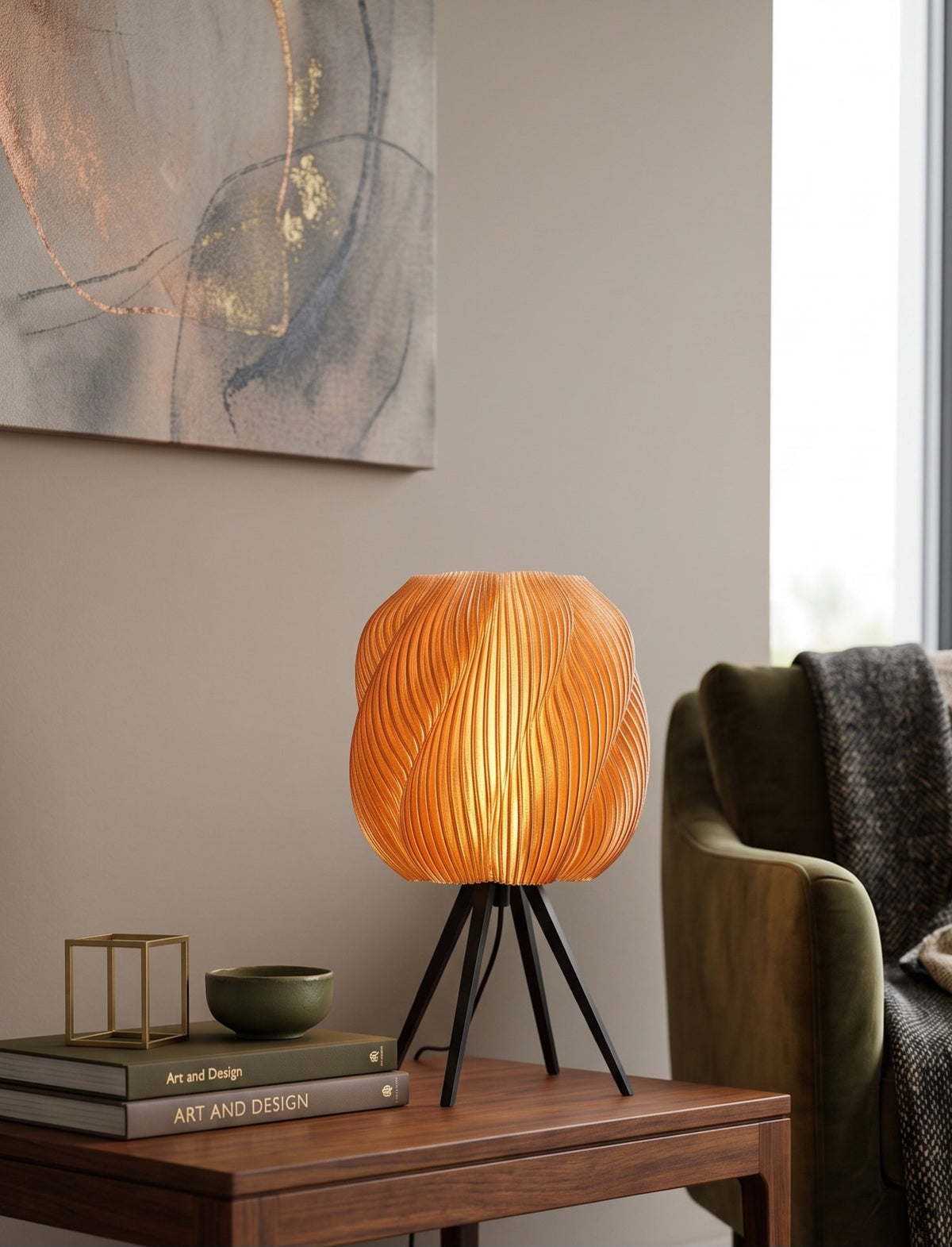 Lámpara de mesa Zúa color Caramelo en un ambiente decorado, foto 3 — Arvalla Studio Ecuador