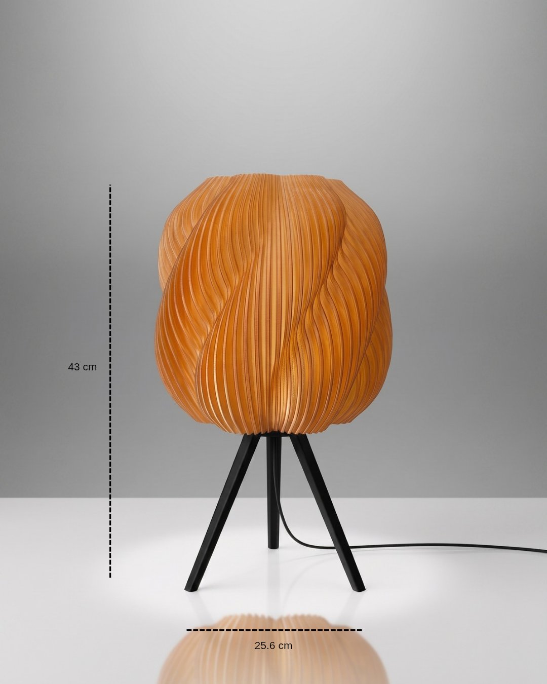 Lámpara de mesa Zúa color Caramelo con medidas: 43 cm de alto y 25.6 cm de diámetro