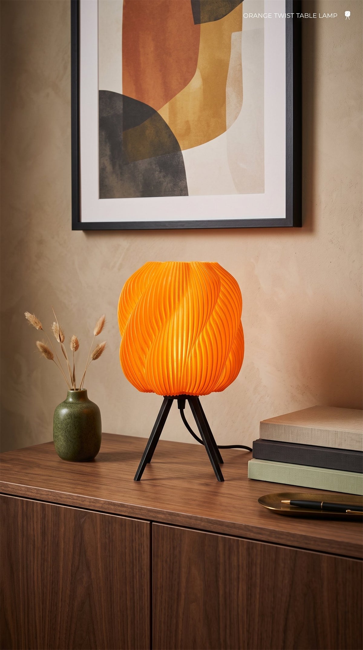 Lámpara de mesa Zúa color Miel en un ambiente decorado, foto 3 — Arvalla Studio Ecuador