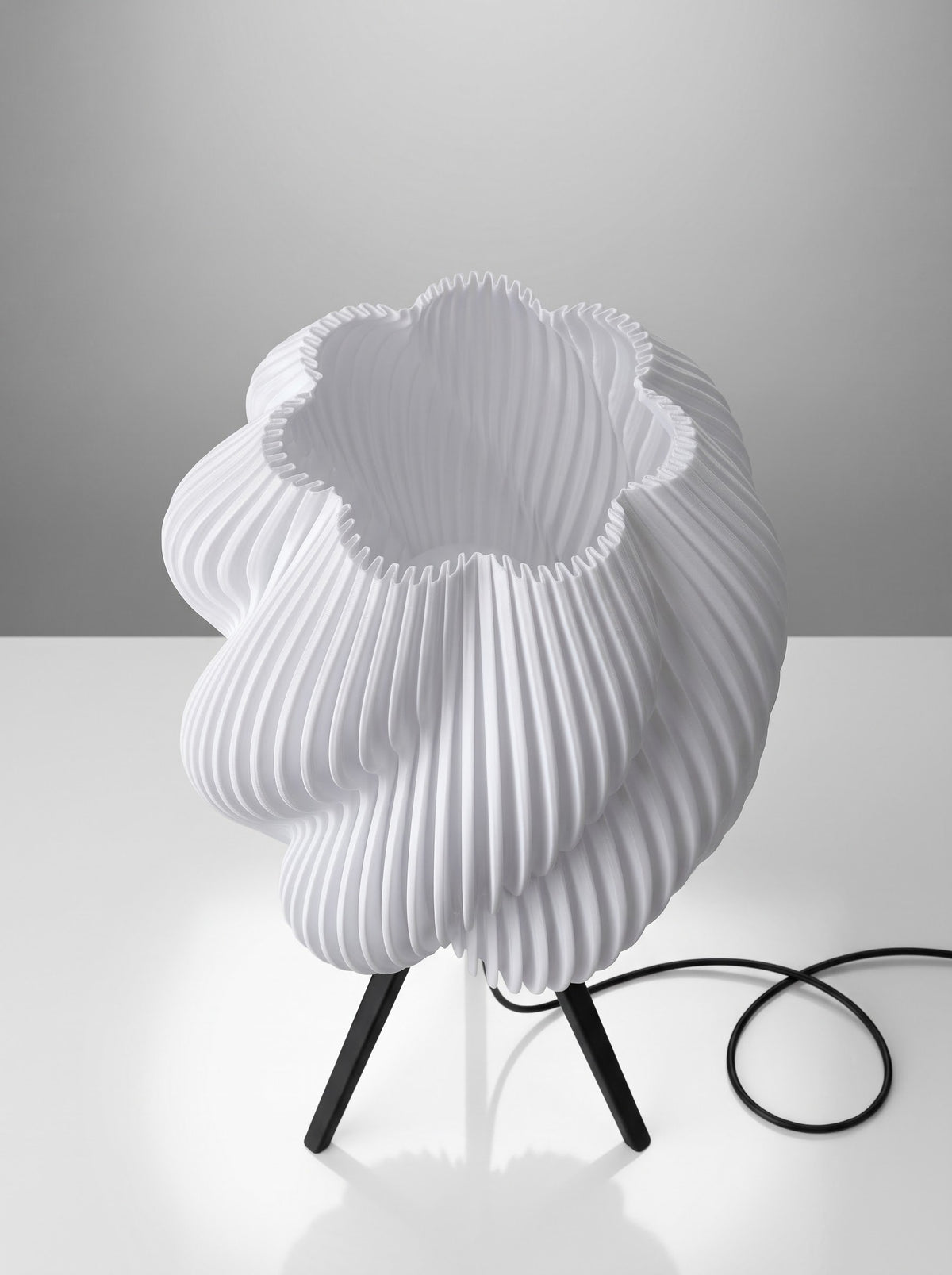 Lámpara de mesa Zúa color Nube, vista de producto 2 — Arvalla Studio Ecuador