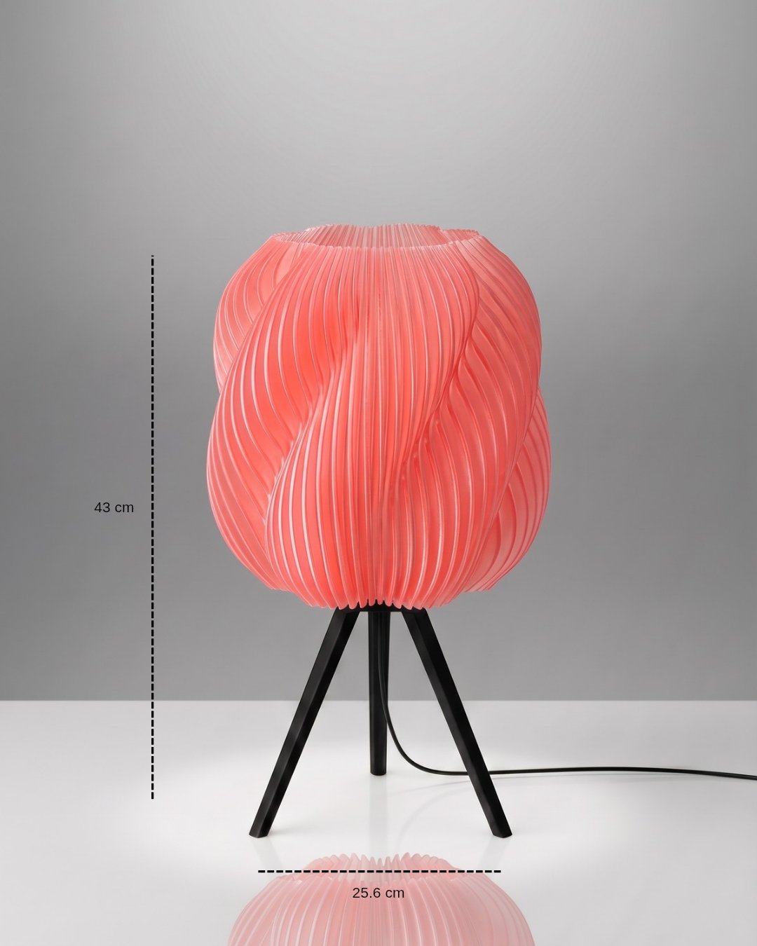 Lámpara de mesa Zúa color Rosa con medidas: 43 cm de alto y 25.6 cm de diámetro